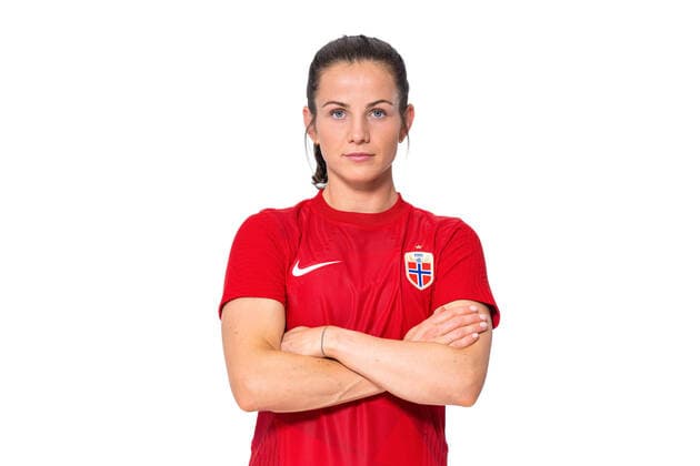 220407 Tuva Hansen of the Norwegian womens national football team poses for a portrait on April 4, 2022 in Oslo Photo Vegard Grott BILDBYRAN kod VG VG0262 bbeng fotball fotboll football norge norway a kvinnor portrett porträtt portraits dam,  Copyright: VEGARDxGRoTT BB220407VG296