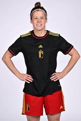 TUBIZE, BELGIUM - APRIL 05 : Deloose Laura defender of Belgium pictured during a photoshoot of the National Belgian Football Team Women The Red Flames on April 5, 2022 in Tubize, Belgium, 05 04 2022 ( photoshoot Red Flames PhotoNews Panoramic 