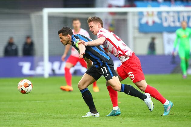 07 04 2022, xtgx, football UEFA European League, RB Leipzig Atalanta Bergamo emspor, v l Remo Freuler Atalanta Bergamo, 11 , Dani Olmo Leipzig, 25 duel, duel, fight, tackle DFL DFB REGULATES PROHIBIT ANY USE OF PHOTOGRAPHS as IMAGE SEQUENCES and or QUASI VIDEO Leipzig