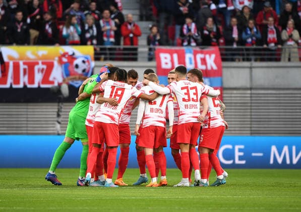 Football, men, season 2021 2022, Europa League quarterfinals, first leg , RB Leipzig Atalanta Bergamo, RB forms a circle before the match, 07 04 2022, Copyright: xSebastianxRäppoldx xMatthiasxKochx