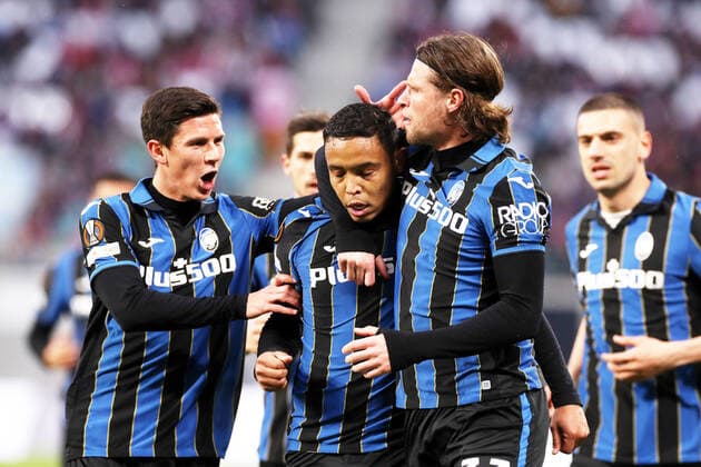 RB Leipzig Bergamo 07 04 2022 Leipzig, 07 04 2022, Red Bull Arena, Football, UEFA Europa League, Quarterfinals , RB Leipzig vs Atalanta Bergamo , In picture goal for Atalanta Bergamo Luis Muriel 9, Bergamo scores 0 1 and cheers with teammates , UEFA regulations prohibit any use of photographs as image sequences and or quasi video
