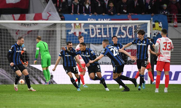 Football, men, season 2021 2022, Europa League quarterfinals, first leg , RB Leipzig Atalanta Bergamo, v l Teun Koopmeiners Atalanta Bergamo , Davide Zappacosta Atalanta Bergamo , Luis Muriel Atalanta Bergamo , Merih Demiral Atalanta Bergamo , Marten de Roon Atalanta Bergamo , cheering after goal to 1 0, 07 04 2022, Copyright: xSebastianxRäppoldx xMatthiasxKochx