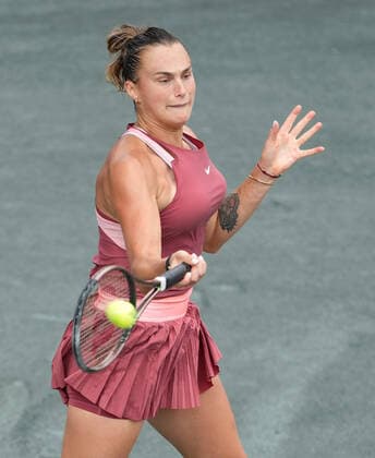 April 7, 2022: Aryna Sabalenka (BLR) loses to Amanda Anisimova (USA), 3-6, 6-4, 6-3 at the CreditOne Charleston Open being played at Family Circle Tennis Center in Charleston, South Carolina, {USA} Tennisclix CSM Charleston USA - ZUMAc04_ 20220407_zaf_c04_004 Copyright: xLesliexBillmanx