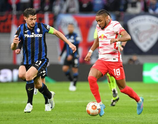 Remo Freuler Atalanta Bergamo li and Christopher Nkunku RB Leipzig r , RB Leipzig vs Atalanta Bergamo, Football, Europa League, 07 04 2022 DFB DFL REGULATIONS PROHIBIT ANY USE OF PHOTOGRAPHS AS IMAGE SEQUENCES AND OR QUASI VIDEO RB Leipzig vs Atalanta Bergamo, Football, Europa League, 07 04 2022 Leipzig Copyright: xBertxHarzer xEibner-Pressefotox