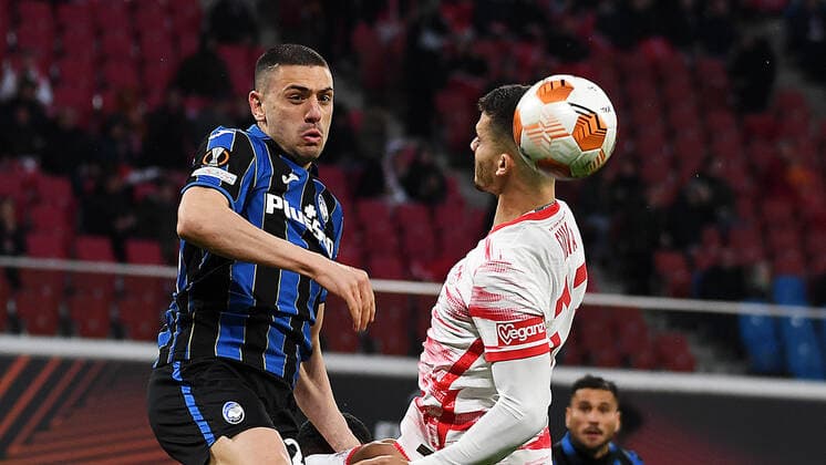 Soccer UEFA Europa League, quarterfinals, first leg season 2021 2022, RB Leipzig vs Atalanta Bergamo 07 04 2022 header duel between Merih Demiral center back Bergamo, back number 28 left and Andre Silva center back RB Leipzig, back number 33, 33 right during the match RB Leipzig vs Bergamo 07 04 2022 Leipzig Saxony Germany Red Bull Arena