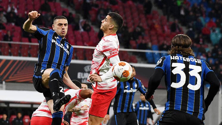 Soccer UEFA Europa League, quarterfinals, first leg season 2021 2022, RB Leipzig vs Atalanta Bergamo 07 04 2022 header duel between Merih Demiral center back Bergamo, back number 28 left and Andre Silva center back RB Leipzig, back number 33, 33 right and Hans Hateboer right back Bergamo, back number 33 right during the match RB Leipzig vs Bergamo 07 04 2022 Leipzig Saxony Germany Red Bull Arena