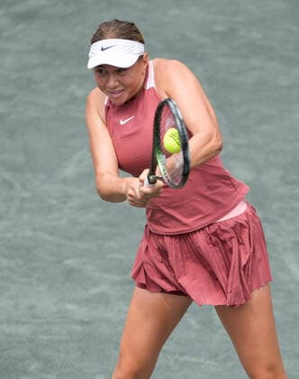 April 7, 2022: Amanda Anisimova (USA) defeated Aryna Sabalenka (BLR) 3-6, 6-4, 6-3, at the CreditOne Charleston Open being played at Family Circle Tennis Center in Charleston, South Carolina USA Tennisclix CSM Charleston USA - ZUMAc04_ 20220407_zaf_c04_005 Copyright: xLesliexBillmanx