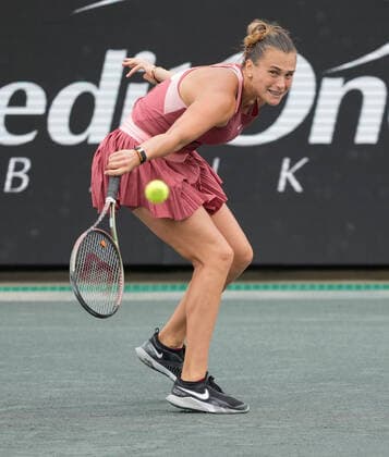 April 7, 2022: Aryna Sabalenka (BLR) loses to Amanda Anisimova (USA), 3-6, 6-4, 6-3 at the CreditOne Charleston Open being played at Family Circle Tennis Center in Charleston, South Carolina, {USA} Tennisclix CSM Charleston USA - ZUMAc04_ 20220407_zaf_c04_006 Copyright: xLesliexBillmanx