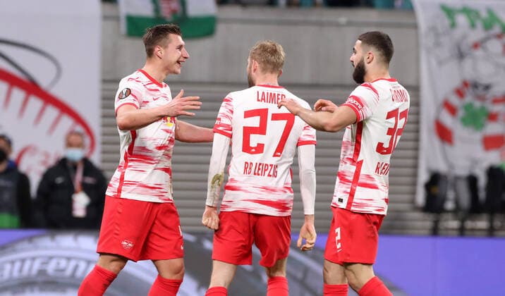 RB Leipzig Bergamo 07 04 2022 Leipzig, 07 04 2022, Red Bull Arena, Football, UEFA Europa League, Quarterfinals , RB Leipzig vs Atalanta Bergamo , In picture Goal for RB Leipzig Willi Orban 4, RB Leipzig scores 1 1 and cheers with Konrad Laimer 27, RB Leipzig , Josko Gvardiol 32, RB Leipzig , UEFA regulations prohibit any use of photographs as image sequences and or quasi video