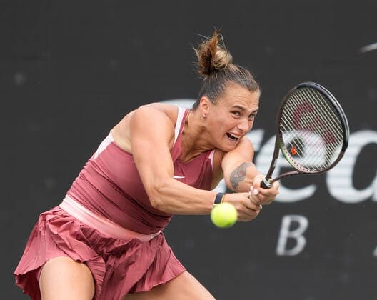 April 7, 2022: Aryna Sabalenka (BLR) loses to Amanda Anisimova (USA), 3-6, 6-4, 6-3 at the CreditOne Charleston Open being played at Family Circle Tennis Center in Charleston, South Carolina, {USA} Tennisclix CSM Charleston USA - ZUMAc04_ 20220407_zaf_c04_017 Copyright: xLesliexBillmanx