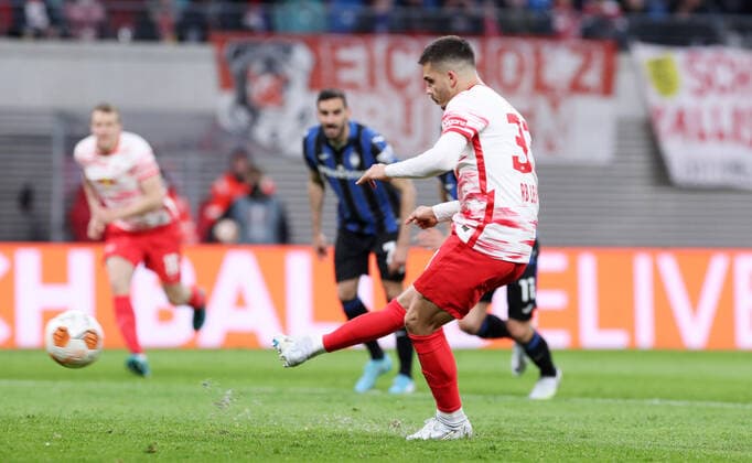 RB Leipzig Bergamo 07 04 2022 Leipzig, 07 04 2022, Red Bull Arena, Football, UEFA Europa League, Quarterfinals , RB Leipzig vs Atalanta Bergamo , In picture Andre Silva 33, RB Leipzig misses a penalty , UEFA regulations prohibit any use of photographs as image sequences and or quasi video
