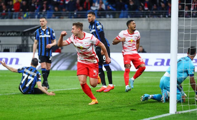 RB Leipzig Bergamo 07 04 2022 Leipzig, 07 04 2022, Red Bull Arena, Football, UEFA Europa League, Quarterfinals , RB Leipzig GER vs Atalanta Bergamo ITA , Goal for Leipzig to equalize 1 1 In picture scorer Willi Orban 4, RB Leipzig , Goal celebration , UEFA regulations prohibit any use of photographs as image sequences and or quasi video , Picture Point