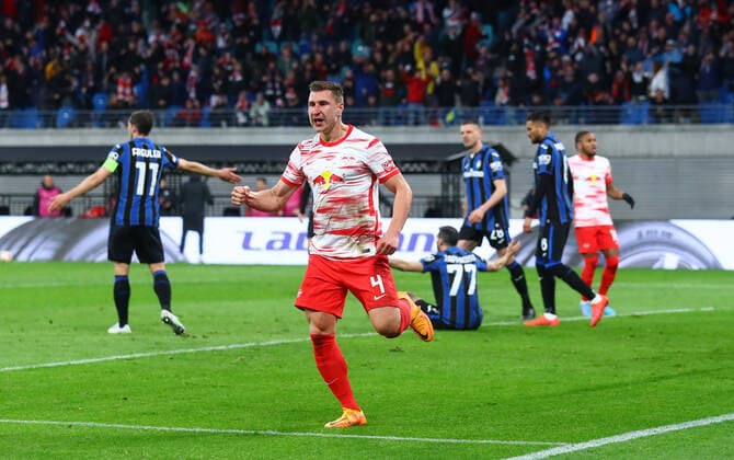 RB Leipzig Bergamo 07 04 2022 Leipzig, 07 04 2022, Red Bull Arena, Football, UEFA Europa League, Quarterfinals , RB Leipzig GER vs Atalanta Bergamo ITA , Goal for Leipzig to equalize 1 1 In picture scorer Willi Orban 4, RB Leipzig , Goal celebration , UEFA regulations prohibit any use of photographs as image sequences and or quasi video , Picture Point