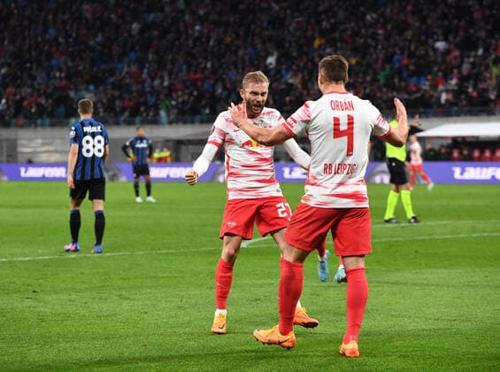 Football, men, season 2021 2022, Europa League quarterfinals, first leg , RB Leipzig Atalanta Bergamo, v l Konrad Laimer RB Leipzig , Willi Orban RB Leipzig , cheering after goal to 1 1, 07 04 2022, Copyright: xSebastianxRäppoldx xMatthiasxKochx
