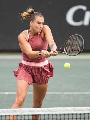 April 7, 2022: Aryna Sabalenka (BLR) loses to Amanda Anisimova (USA), 3-6, 6-4, 6-3 at the CreditOne Charleston Open being played at Family Circle Tennis Center in Charleston, South Carolina, {USA} Tennisclix CSM Charleston USA - ZUMAc04_ 20220407_zaf_c04_012 Copyright: xLesliexBillmanx