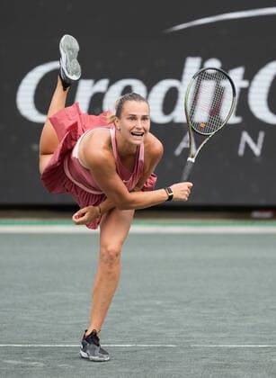 April 7, 2022: Aryna Sabalenka (BLR) loses to Amanda Anisimova (USA), 3-6, 6-4, 6-3 at the CreditOne Charleston Open being played at Family Circle Tennis Center in Charleston, South Carolina, {USA} Tennisclix CSM Charleston USA - ZUMAc04_ 20220407_zaf_c04_018 Copyright: xLesliexBillmanx
