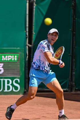 HOUSTON, TX - APRIL 07: Fernando Romboli (BRA) hits a return during the US Clay Court Championships quarterfinal doubles match at River Oaks Country Club on April 7, 2022 in Houston, TX. (Photo by Ken Murray Icon Sportswire) TENNIS: APR 07 U.S. Men™s Clay Court Championship Icon220407015
