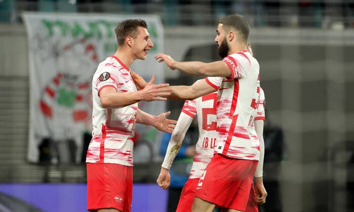 Willi Orban, Josko Gvardiol jubilant joy emotion jubilation after 1 1 Sport Football Soccer UEFA Euroleague Europa League UEL quarterfinals men season 2021 2022 07 04 2022 Rasen Ballsport RB Leipzig RBL vs Atalanta Bergamo DFL regulations prohibit any use of photographs as image sequences and or quasi video