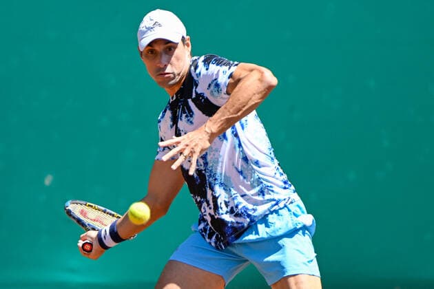 HOUSTON, TX - APRIL 07: Fernando Romboli (BRA) hits a return during the US Clay Court Championships quarterfinal doubles match at River Oaks Country Club on April 7, 2022 in Houston, TX. (Photo by Ken Murray Icon Sportswire) TENNIS: APR 07 U.S. Men™s Clay Court Championship Icon220407017