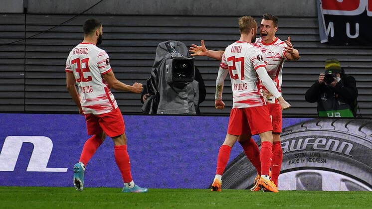 Soccer UEFA Europa League, quarterfinals, first leg season 2021 2022, RB Leipzig vs Atalanta Bergamo 07 04 2022 Cheers among players of RB Leipzig after the 1 1 of Willi Orban center back RB Leipzig, back number 4, 4 re during the match RB Leipzig vs Bergamo 07 04 2022 There are also cheers Konrad Laimer central midfield RB Leipzig, back number 27, 27 and Josko Gvardiol center back RB Leipzig, back number 32, 32 Leipzig Saxony Germany Red Bull Arena