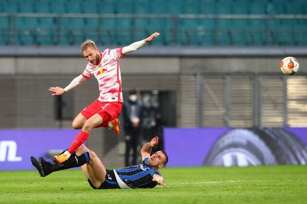 07 04 2022, xtgx, football UEFA European League, RB Leipzig Atalanta Bergamo emspor, v l Konrad Laimer Leipzig, 27 , Merih Demirel Atalanta Bergamo, 28 duel, duel, fight, tackle DFL DFB REGULATES PROHIBIT ANY USE OF PHOTOGRAPHS as IMAGE SEQUENCES and or QUASI VIDEO Leipzig