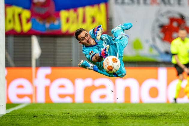 FB EL RB Leipzig Atalanta Bergamo Juan Musso Atalanta B C holds ball at 11m during the quarterfinal match 1 season 2021 2022 in the Europa League men between RB Leipzig and Atalanta Bergamo at Red Bull Arena on April 7, 2022 in Leipzig, Saxony, Germany