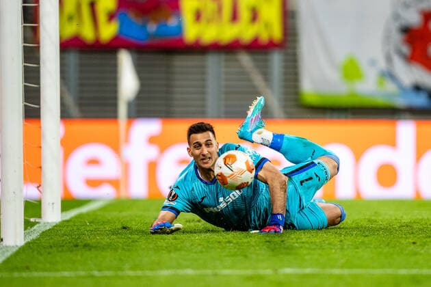 FB EL RB Leipzig Atalanta Bergamo Juan Musso Atalanta B C holds ball at 11m during the quarterfinal match 1 season 2021 2022 in the Europa League men between RB Leipzig and Atalanta Bergamo at Red Bull Arena on April 7, 2022 in Leipzig, Saxony, Germany