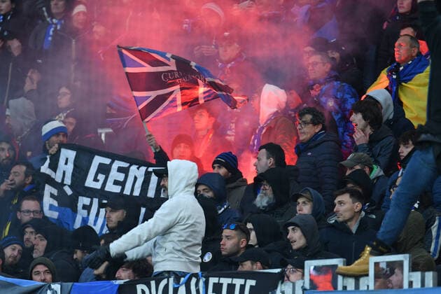 Fans of Atalanta Bergamo with Bengal fire, RB Leipzig vs Atalanta Bergamo, Football, Europa League, 07 04 2022 DFB DFL REGULATES PROHIBIT ANY USE OF PHOTOGRAPHS AS IMAGE SEQUENCES AND OR QUASI VIDEO RB Leipzig vs Atalanta Bergamo, Football, Europa League, 07 04 2022 Leipzig Copyright: xBertxHarzer xEibner-Pressefotox
