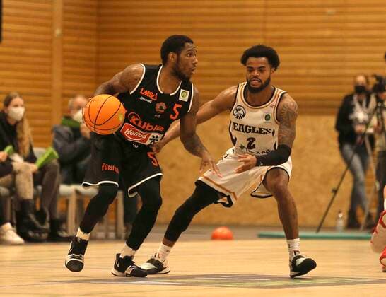 on the ball Tremaine Stuckey Schwnningen vs Myles Charvis Eagles Basketball Men Pro A on Thu 07 04 2022 Itzehoe Eagles Panthers Schwenningen