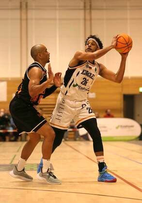 Alieu CEESAY Eagles vs Chris Frazier Schwnningen Basketball Men Pro A on Thu 07 04 2022 Itzehoe Eagles Panthers Schwenningen