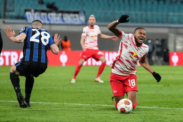 Christopher Nkunku RB Leipzig,18 is fouled by Merih Demiral Atalanta Bergamo,28 in the penalty area, for which there is penalty Europa League season 2021 2022 quarterfinal RB Leipzig vs Atalanta Bergamo at the Red Bull Arena in Leipzig action,football,Germany,man,men,07 04 2022