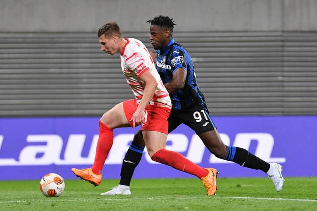Duel between Willi Orban RB Leipzig left and Duvan Zapata Atalanta Bergamo right , RB Leipzig vs Atalanta Bergamo, Football, Europa League, 07 04 2022 DFB DFL REGULATIONS PROHIBIT ANY USE OF PHOTOGRAPHS AS IMAGE SEQUENCES AND OR QUASI VIDEO RB Leipzig vs Atalanta Bergamo, Football, Europa League, 07 04 2022 Leipzig Copyright: xBertxHarzer xEibner-Pressefotox
