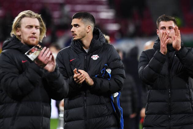 Soccer UEFA Europa League, quarterfinals, first leg season 2021 2022, RB Leipzig vs Atalanta Bergamo 07 04 2022 Emil Forsberg left back RB Leipzig, back number 10, 10 , Andre Silva center back RB Leipzig, back number 33, 33 , Willi Orban center back RB Leipzig, back number 4, 4 v l n r after the match RB Leipzig vs Bergamo 07 04 2022 Leipzig Saxony Germany Red Bull Arena