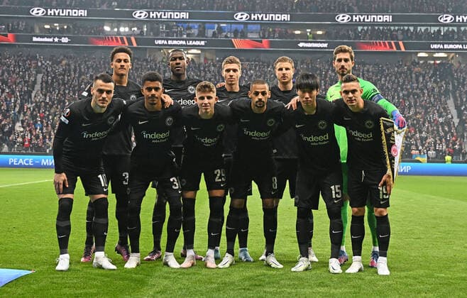 07 04 2022, xjhx, football UEFA Europa League, Eintracht Frankfurt FC Barcelona emspor, v l team photo team photo Eintracht DFL DFB REGULATIONS PROHIBIT ANY USE OF PHOTOGRAPHS as IMAGE SEQUENCES and or QUASI VIDEO Frankfurt am Main