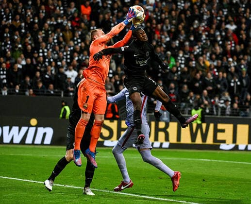 07 04 2022, xpsx, football UEFA Europa League quarterfinals, Eintracht Frankfurt FC Barcelona v l Marc Andre ter Stegen FC Barcelona , Evan Ndicka N Dicka NÂ Dicka Eintracht Frankfurt DFL DFB REGULATES PROHIBIT ANY USE OF PHOTOGRAPHS as IMAGE SEQUENCES and or QUASI VIDEO emspor Frankfurt