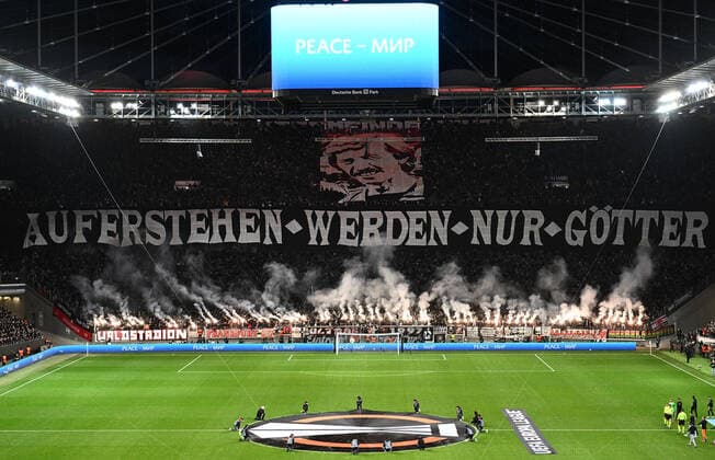 07 04 2022, xpsx, football UEFA Europa League quarterfinals, Eintracht Frankfurt FC Barcelona v l choreography of Frankfurt fans Ultras spectators mood Juergen Grabowski zuenden pyrotechnics, Bengalos, Boeller DFL DFB REGULATES PROHIBIT ANY USE OF PHOTOGRAPHS as IMAGE SEQUENCES and or QUASI VIDEO Frankfurt