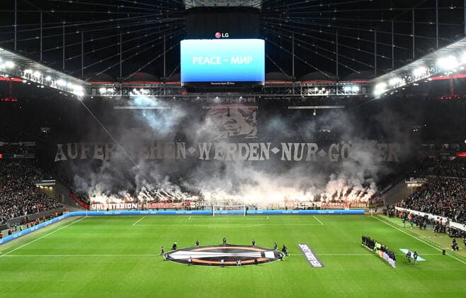 07 04 2022, xpsx, football UEFA Europa League quarterfinals, Eintracht Frankfurt FC Barcelona v l choreography of Frankfurt fans Ultras spectators mood Juergen Grabowski zuenden pyrotechnics, Bengalos, Boeller DFL DFB REGULATES PROHIBIT ANY USE OF PHOTOGRAPHS as IMAGE SEQUENCES and or QUASI VIDEO Frankfurt