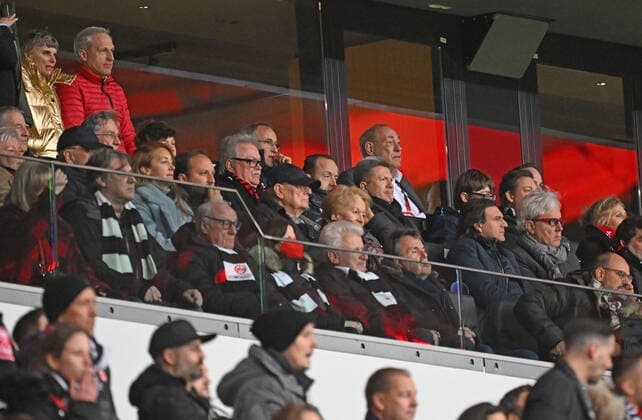 07 04 2022, xjhx, football UEFA Europa League, Eintracht Frankfurt FC Barcelona emspor, v l management of Eintracht with president Peter Fischer Eintracht Frankfurt DFL DFB REGULATES PROHIBIT ANY USE OF PHOTOGRAPHS as IMAGE SEQUENCES and or QUASI VIDEO Frankfurt am Main