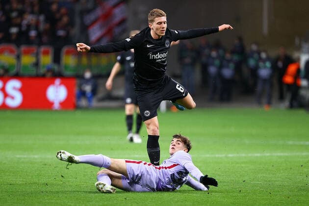Frankfurt am Main, 07 04 2022 xjfx football UEFA Europa League, Eintracht Frankfurt FC Barcelona emspor, emonline, v l , goal shot Kristian Jakic Eintracht Frankfurt , Gavi FC Barcelona Copyright: JoaquimxFerreira