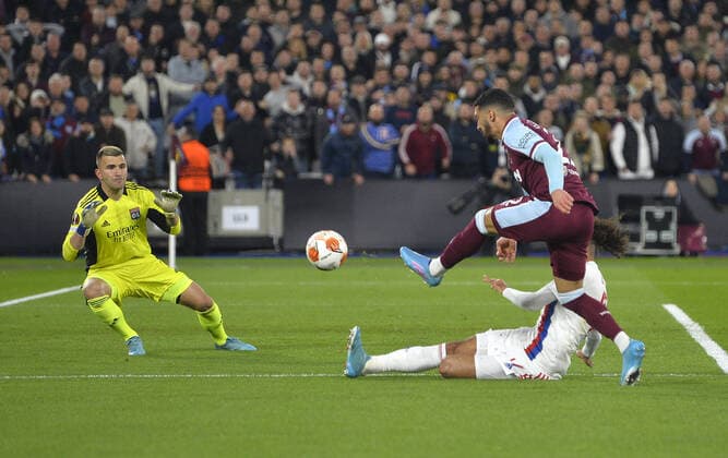 Mandatory Credit: Photo by James Griffiths West Ham United Shutterstock (12885363aw) Said Benrahma of West Ham United shoots for goal West Ham United v Olympique Lyonnais, UEFA Europa League, Quarter Final, First Leg, Football, The London Stadium, London, UK - 07 Apr 2022 EDITORIAL USE ONLY No use with unauthorised audio, video, data, fixture lists, club league logos or live services. Online in-match use limited to 120 images, no video emulation. No use in betting, games or single club league player publications. West Ham United v Olympique Lyonnais, UEFA Europa League, Quarter Final, First Leg, Football, The London Stadium, London, UK - 07 Apr 2022 EDITORIAL USE ONLY No use with unauthorised audio, video, data, fixture lists, club league logos or live services. Online in-match use limited to 120 images, no video emulation. No use in betting, games or single club league player publications. Copyright: xJamesxGriffiths WestxHamxUnited Shutterstockx 12885363aw