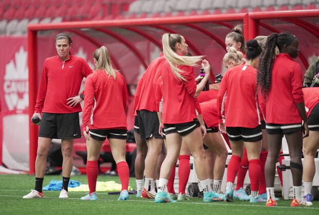 April 7, 2022, VANCOUVER, BC, CANADA: Canada s women s national soccer team captain Christine Sinclair, left, takes a break during team practice ahead of two friendly matches against Nigeria, in Vancouver, B.C., Thursday, April 7, 2022. Canada News - April 7, 2022 - ZUMAc35_ 20220407_zaf_c35_043 Copyright: xDarrylxDyckx