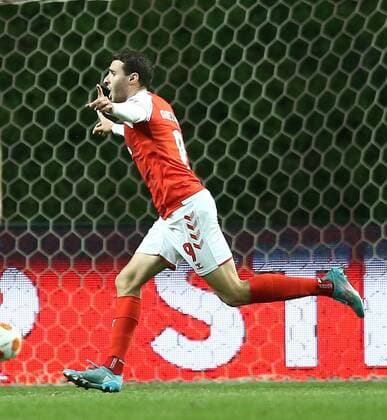 Mandatory Credit: Photo by Michael Zemanek Shutterstock (12885087x) Abel Ruiz of Braga celebrates scoring the opening goal while John Lundstram of Rangers looks dejected Braga v Rangers, UEFA Europa League, Quarter Final, First Leg, Football, Estadio Municipal de Braga, Braga, Portugal - 07 Apr 2022 EDITORIAL USE ONLY No use with unauthorised audio, video, data, fixture lists, club league logos or live services. Online in-match use limited to 120 images, no video emulation. No use in betting, games or single club league player publications. Braga v Rangers, UEFA Europa League, Quarter Final, First Leg, Football, Estadio Municipal de Braga, Braga, Portugal - 07 Apr 2022 EDITORIAL USE ONLY No use with unauthorised audio, video, data, fixture lists, club league logos or live services. Online in-match use limited to 120 images, no video emulation. No use in betting, games or single club league player publications.  Copyright: xMichaelxZemanek Shutterstockx 12885087x