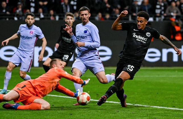 07 04 2022, xpsx, football UEFA Europa League quarterfinals, Eintracht Frankfurt FC Barcelona v l Marc Andre ter Stegen FC Barcelona , Tuta Eintracht Frankfurt DFL DFB REGULATIONS PROHIBIT ANY USE OF PHOTOGRAPHS as IMAGE SEQUENCES and or QUASI VIDEO emspor Frankfurt