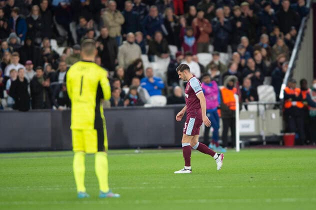 Aaron Cresswell of West Ham United looks dejected and leave the pitch after receiving a red card during the UEFA Europa League quarter final match between West Ham United and Lyon at the London Stadium, Queen Elizabeth Olympic Park, London, England on 7 April 2022. Copyright: xSalvioxCalabresex 31600010
