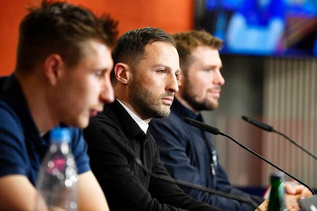 Soccer UEFA Europa League, quarterfinals, first leg season 2021 2022, RB Leipzig vs Atalanta Bergamo 07 04 2022 1 1 0 1 Willi Orban center back RB Leipzig, back number 4, 4 , Domenico Tedesco coach RB Leipzig , Till Mueller press spokesman RB Leipzig v l n r at the press conference after the match RB Leipzig vs Bergamo 07 04 2022 Leipzig Saxony Germany Red Bull Arena