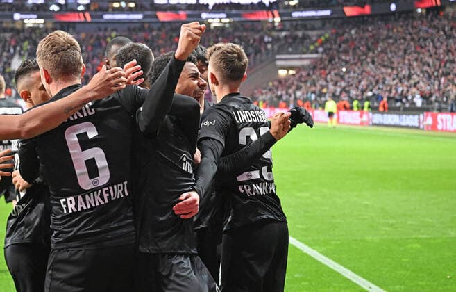 07 04 2022, xjhx, football UEFA Europa League, Eintracht Frankfurt FC Barcelona emspor, v l goal celebration after the goal celebrating the goal celebrate 1 0 by Ansgar Knauff Eintracht Frankfurt DFL DFB REGULATES PROHIBIT ANY USE OF PHOTOGRAPHS as IMAGE SEQUENCES and or QUASI VIDEO Frankfurt am Main