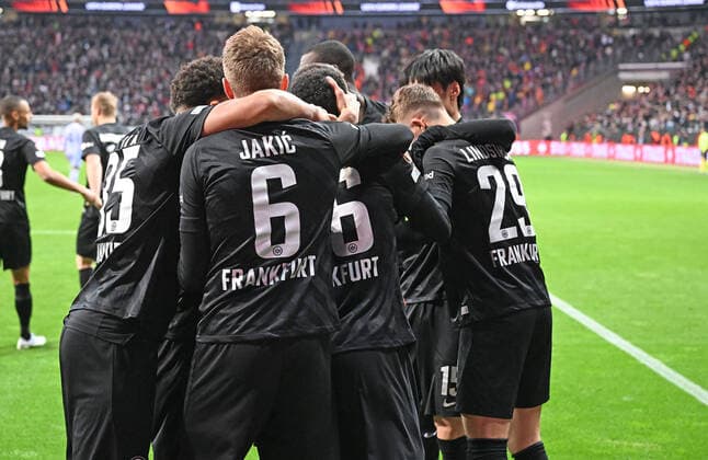 07 04 2022, xjhx, football UEFA Europa League, Eintracht Frankfurt FC Barcelona emspor, v l goal celebration after the goal celebrating the goal celebrate 1 0 by Ansgar Knauff Eintracht Frankfurt DFL DFB REGULATES PROHIBIT ANY USE OF PHOTOGRAPHS as IMAGE SEQUENCES and or QUASI VIDEO Frankfurt am Main