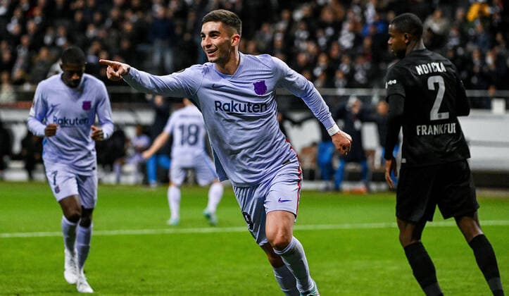 07 04 2022, xpsx, football UEFA Europa League quarterfinals, Eintracht Frankfurt FC Barcelona v l celebrate the goal, goal celebration to 1 1 goal scorer Ferran Torres FC Barcelona DFL DFB REGULATIONS PROHIBIT ANY USE OF PHOTOGRAPHS as IMAGE SEQUENCES and or QUASI VIDEO emspor Frankfurt