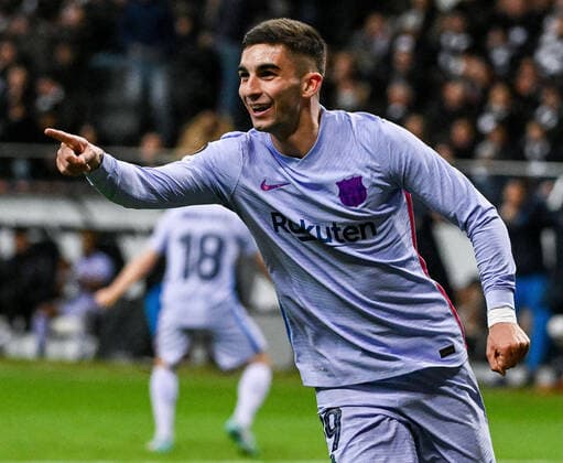 07 04 2022, xpsx, football UEFA Europa League quarterfinals, Eintracht Frankfurt FC Barcelona v l celebrate the goal, goal celebration to 1 1 goal scorer Ferran Torres FC Barcelona DFL DFB REGULATIONS PROHIBIT ANY USE OF PHOTOGRAPHS as IMAGE SEQUENCES and or QUASI VIDEO emspor Frankfurt