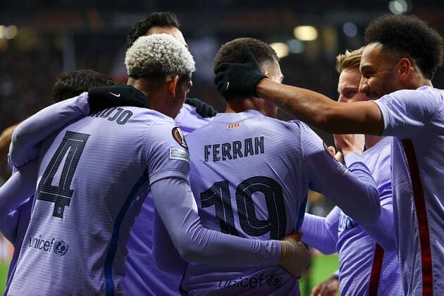 Frankfurt am Main, 07 04 2022 xjfx football UEFA Europa League, Eintracht Frankfurt FC Barcelona emspor, emonline, v l , Ferran Torres FC Barcelona and teammates goal celebration, celebrate the goal Copyright: JoaquimxFerreira